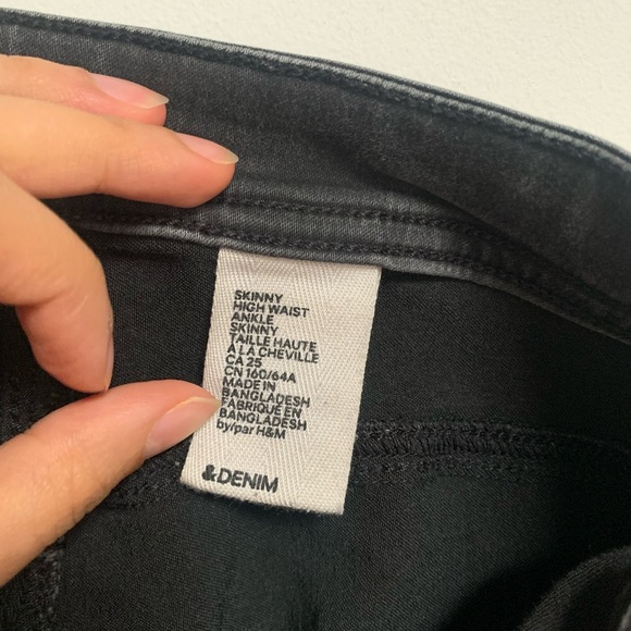 High waisted, skinny jeans with knee rips, Size 2 - Picture 3 of 3